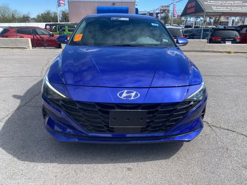 Used 2023 Hyundai Elantra SEL w/ Convenience Package image 2