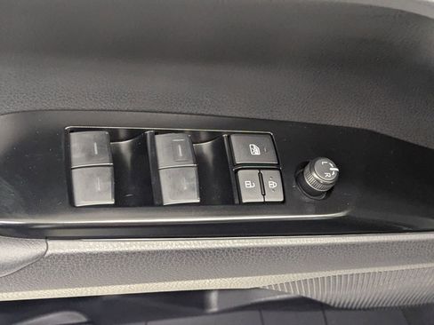 Used 2025 Toyota Camry LE w/ Convenience Package image 18