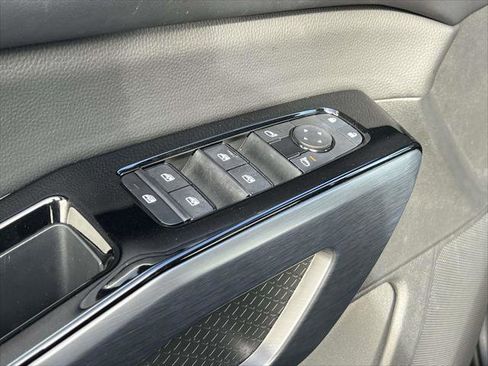 Used 2024 Nissan Pathfinder SL image 16