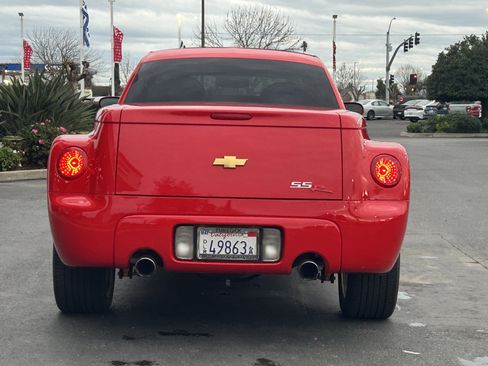 Used 2003 Chevrolet SSR w/ Preferred Equipment Group image 12