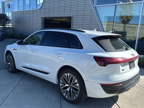 Used 2024 Audi Q8 e-tron Prestige w/ Prestige Package image 8