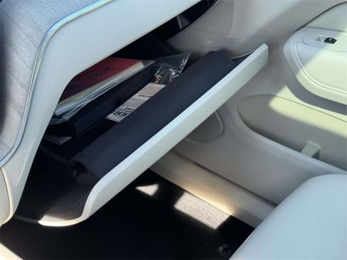 Certified 2023 Volvo XC60 B5 Plus w/ Climate Package image 31