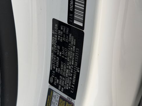 Used 2016 Kia Sedona L image 35