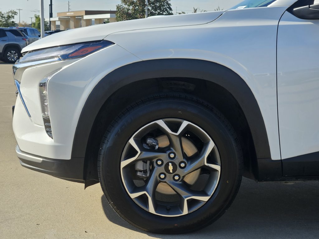 Used 2025 Chevrolet Trax LT w/ LT Convenience Package FWD image 8