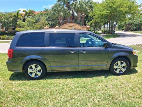 Used 2015 Dodge Grand Caravan SE w/ Quick Order Package 29E SE FWD image 9