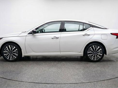 Used 2025 Nissan Altima 2.5 SV FWD image 5