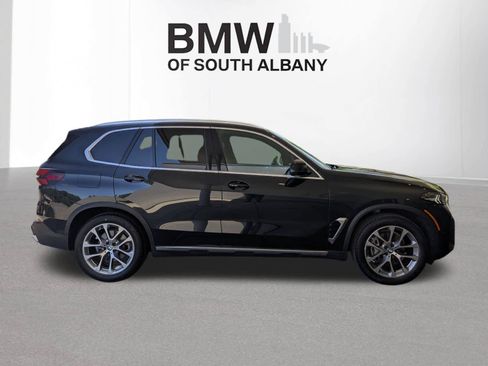 Used 2024 BMW X5 xDrive40i w/ Parking Assistance Package AWD/4WD image 2