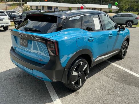 Used 2025 Nissan Kicks SR w/ Illumination Package FWD image 6