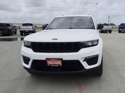 Used 2023 Jeep Grand Cherokee Limited w/ Black Appearance Package AWD/4WD image 3