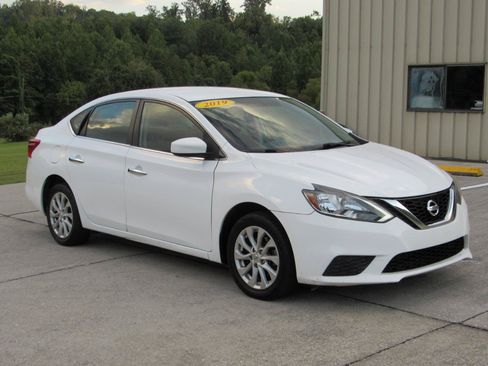 Used 2019 Nissan Sentra SV FWD image 2
