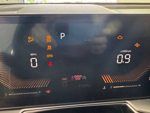 Used 2024 Kia Sorento S w/ Panoramic Sunroof Package FWD image 4