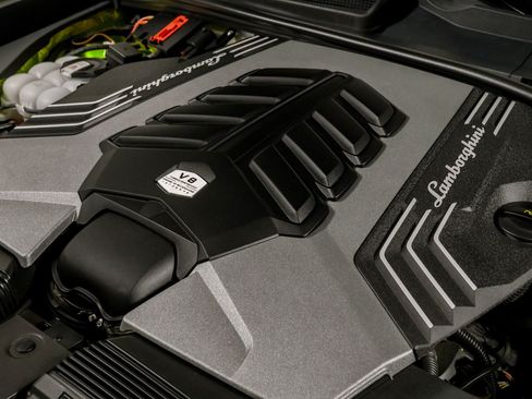 Used 2024 Lamborghini Urus Performante AWD/4WD image 48