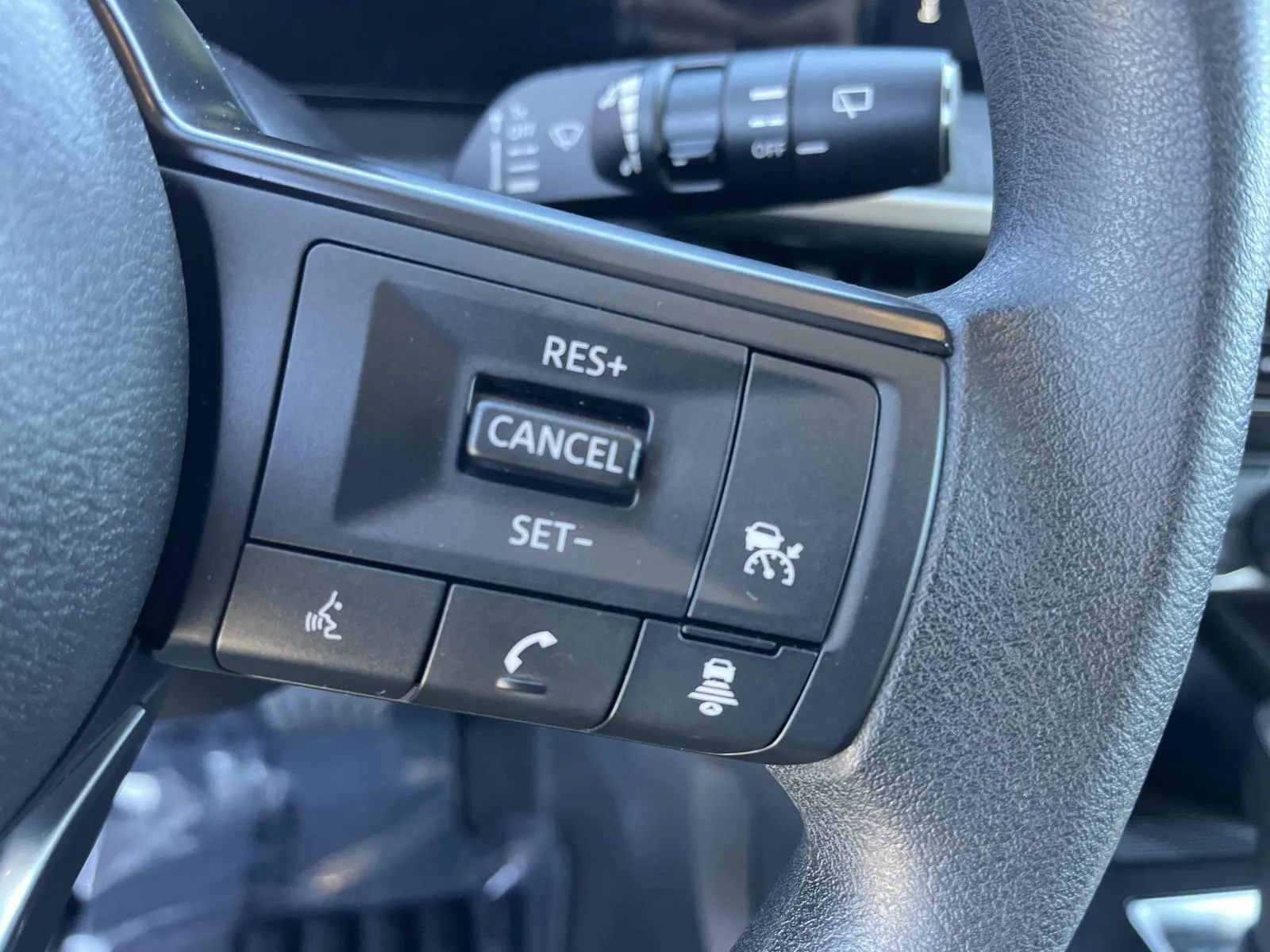 Used 2025 Nissan Kicks SV w/ Illumination Package FWD image 29