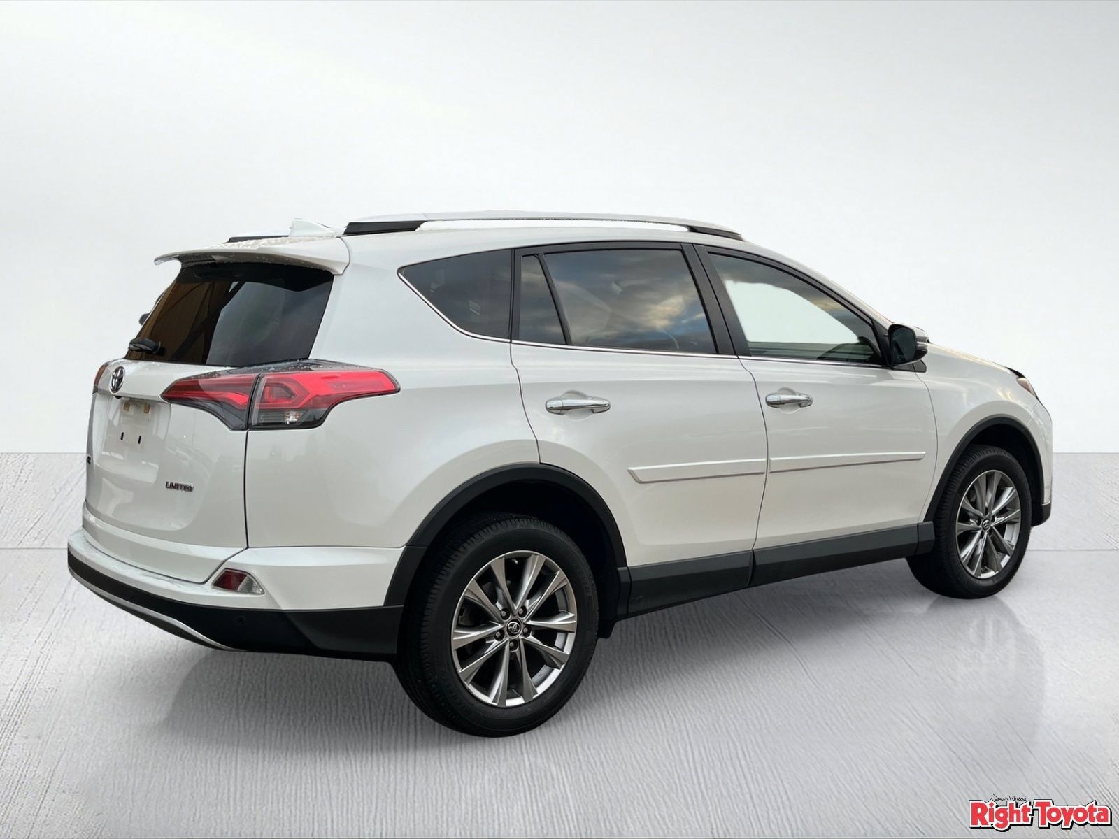 Used 2016 Toyota RAV4 Limited FWD image 4