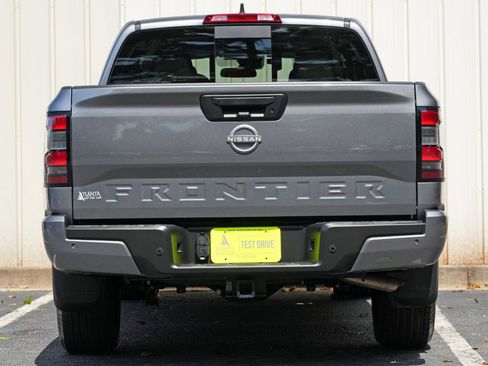 Used 2025 Nissan Frontier SV w/ SV Convenience Package RWD image 10
