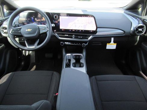 New 2026 Chevrolet Equinox EV LT image 12