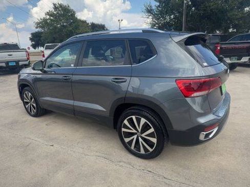 Used 2022 Volkswagen Taos SE AWD/4WD image 6