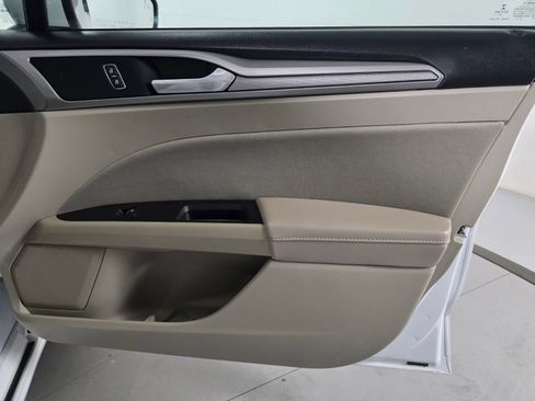 Used 2019 Ford Fusion SE FWD image 20