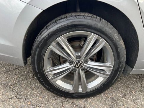 Used 2024 Volkswagen Jetta SE image 19