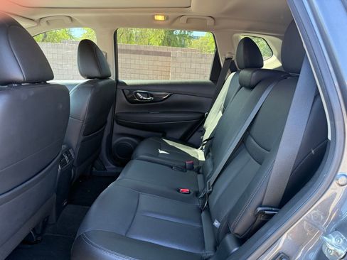 Used 2020 Nissan Rogue SL w/ Premium Package image 10