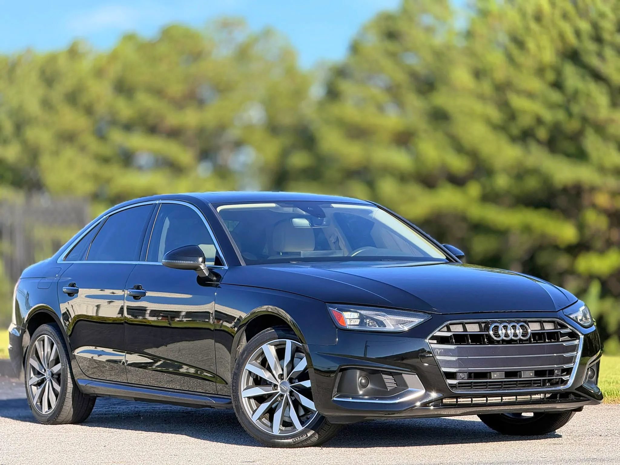 Used 2020 Audi A4 2.0T Premium w/ Convenience Package FWD image 4