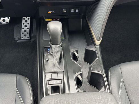 Used 2025 Toyota Camry SE image 6