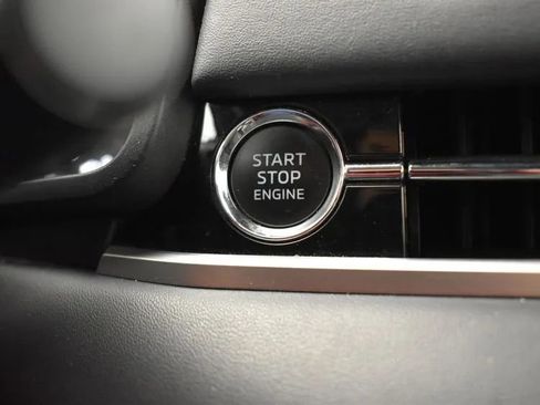 Used 2025 Mitsubishi Outlander SE image 28