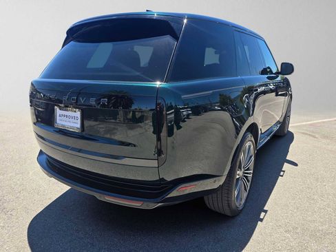 Used 2025 Land Rover Range Rover SE AWD/4WD image 5