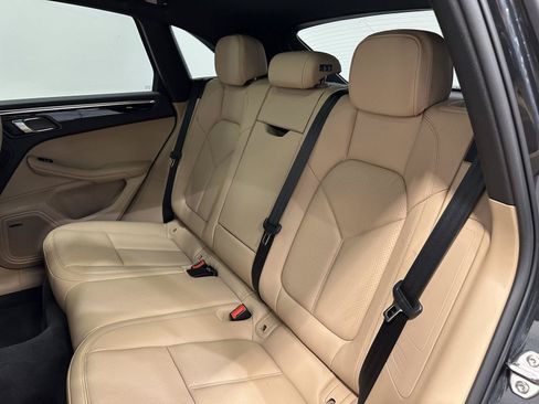 Certified 2026 Porsche Macan AWD/4WD image 35