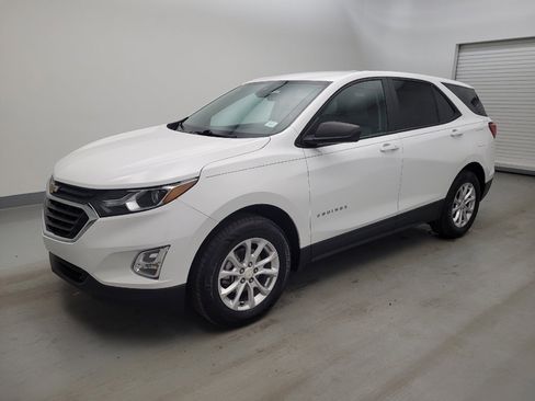 Used 2021 Chevrolet Equinox LS w/ LS Convenience Package AWD/4WD image 2