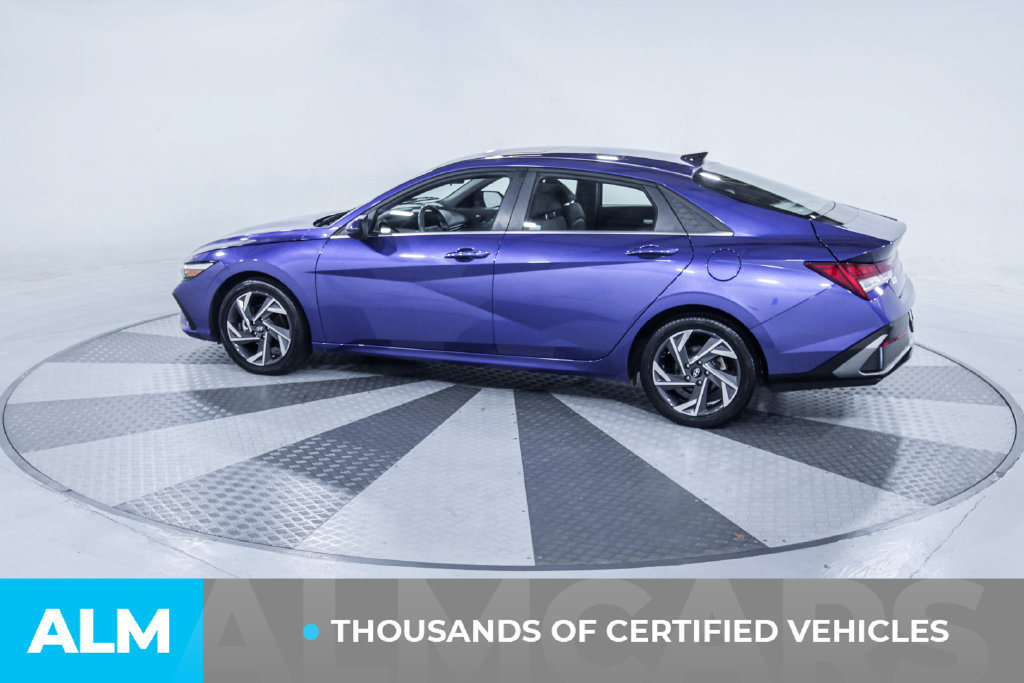 Used 2025 Hyundai Elantra SEL FWD image 4