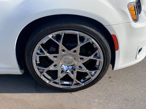 Used 2020 Chrysler 300 Touring L w/ Value Package RWD image 7
