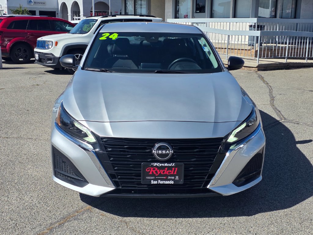 Used 2024 Nissan Altima 2.5 SV FWD image 2