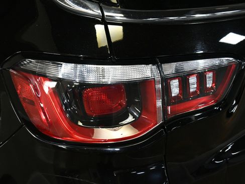 Used 2019 Jeep Compass Latitude w/ Popular Equipment Group image 60