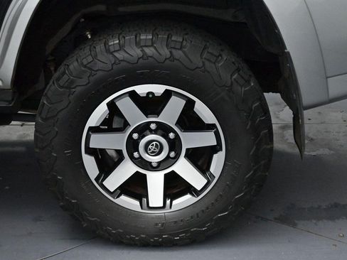 Used 2019 Toyota 4Runner TRD Off-Road Premium AWD/4WD image 40