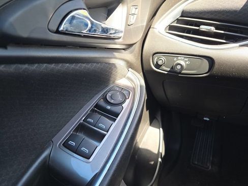 Used 2021 Chevrolet Malibu LT FWD image 19