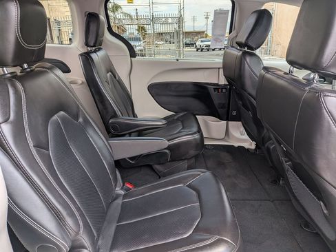 Used 2024 Chrysler Pacifica Touring-L FWD image 28