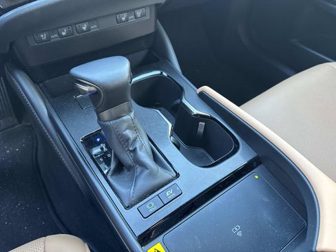 Used 2025 Lexus ES 300h w/ Premium Package image 25