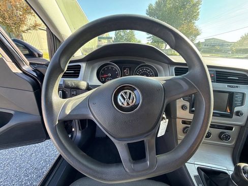 Used 2015 Volkswagen Golf Launch Edition FWD image 19