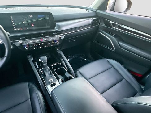 Used 2025 Kia Telluride S image 24