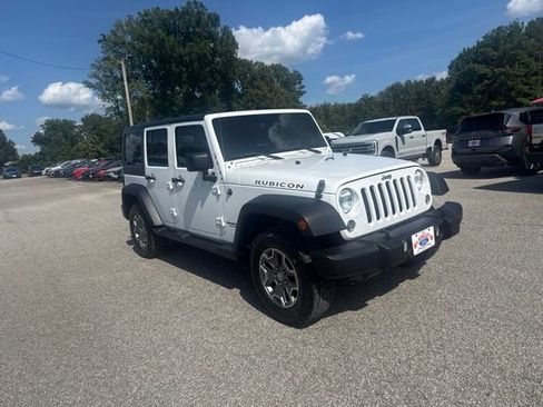 Used 2015 Jeep Wrangler Unlimited Rubicon w/ Connectivity Group AWD/4WD image 10