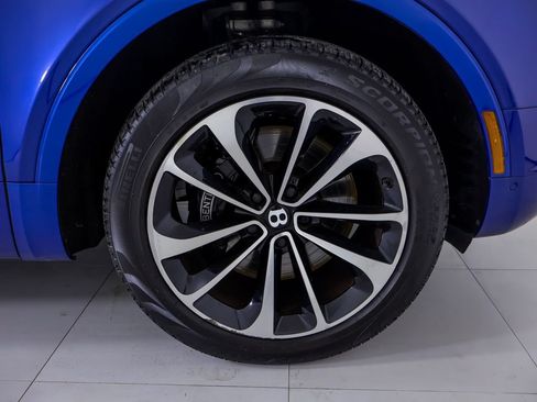 Used 2019 Bentley Bentayga AWD/4WD image 36