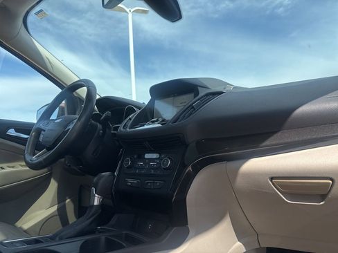 Used 2017 Ford Escape Titanium image 24