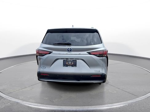 Used 2021 Toyota Sienna Limited AWD/4WD image 7