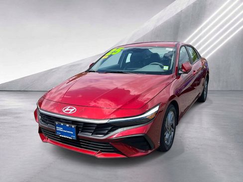Certified 2025 Hyundai Elantra Hybrid FWD image 4