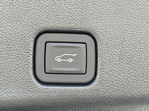 Used 2026 Chevrolet Traverse LT w/ Driver Confidence Package AWD/4WD image 8