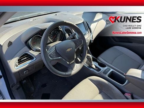Used 2017 Chevrolet Cruze LT image 15