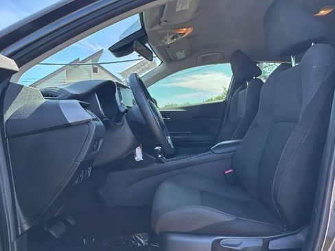 Used 2021 Toyota C-HR LE FWD image 11