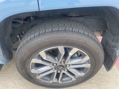 Used 2025 Toyota 4Runner Limited AWD/4WD image 15