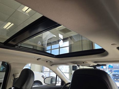 Used 2023 Lincoln Nautilus Reserve w/ Equipment Group 201A image 12